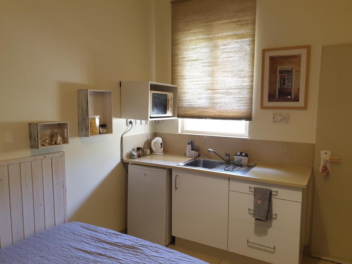 Guy Family Guestroom'S (Adults Only) Midreshet Ben Gurion Bagian luar foto